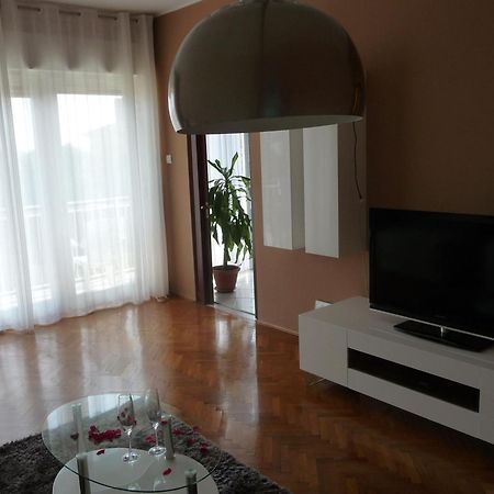Apartments Noris Pula Bagian luar foto