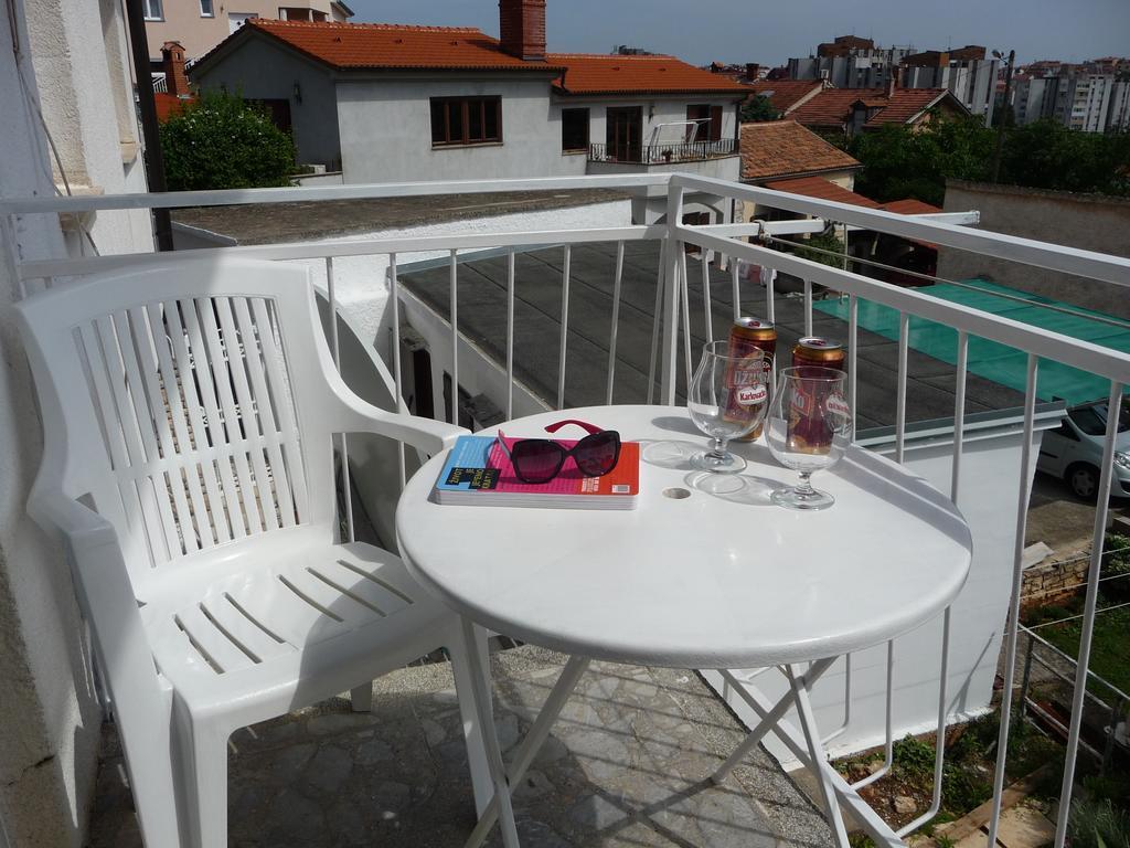 Apartments Noris Pula Bagian luar foto